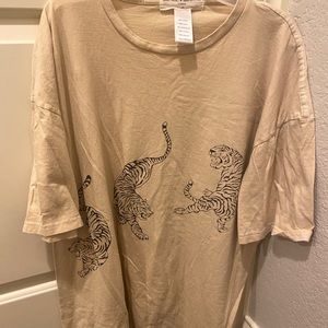Urban Outfitters Oversized Tee SIZE S/M